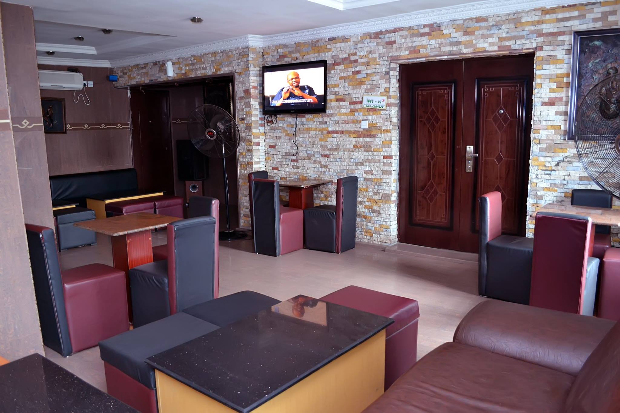 Inglesia Hotels image 3