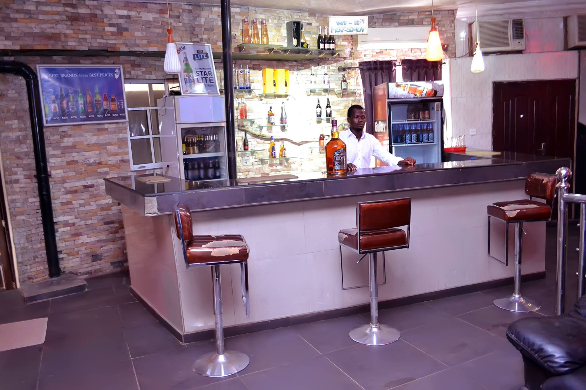 Inglesia Hotels image 5