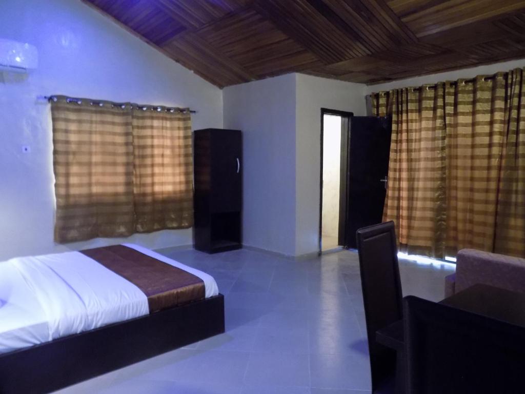 Posh Apartment Business Hotel image 5