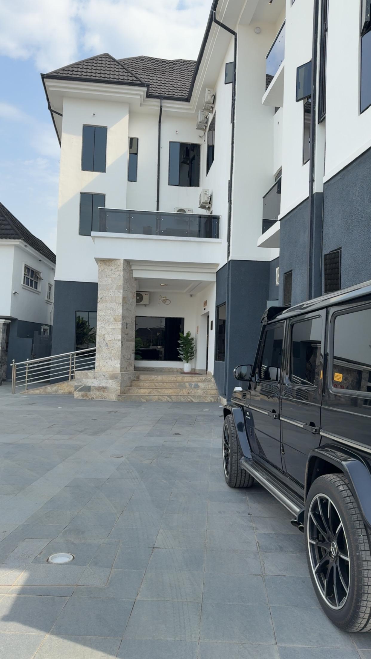 Rex and Rich Hotel and Suites image 2