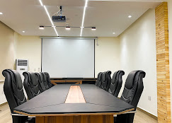 Mini Palace Luxury Suites image 4