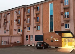 Hard Break Hotel and Suites