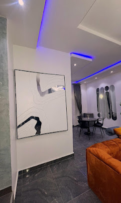 D Kings Apartment and Lounge image 3