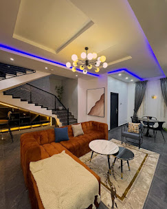 D Kings Apartment and Lounge image 2