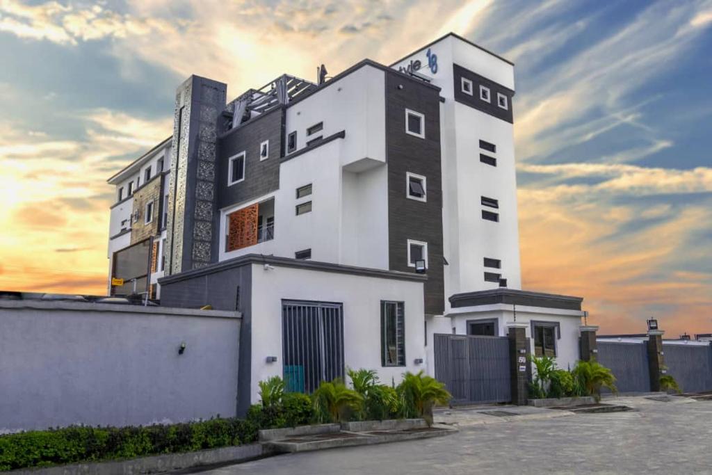 Lifestyle 18 Shortlet