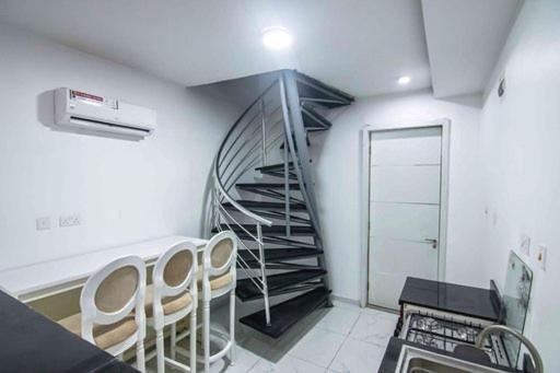 Lifestyle 18 Shortlet image 5