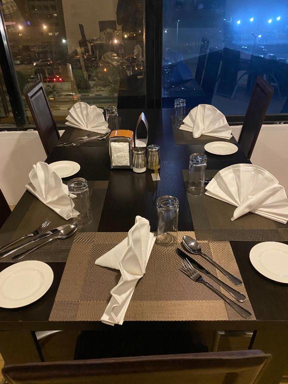 Posh Hotel and Suite image 2