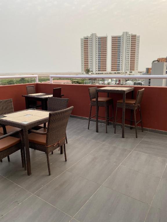 Posh Hotel and Suite image 5