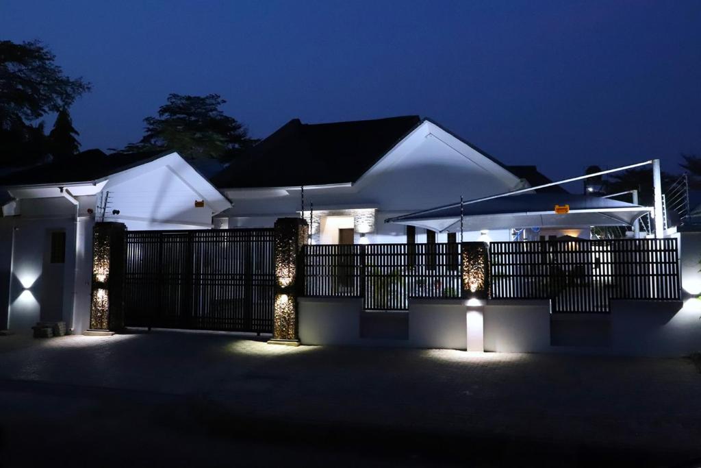 Rhodabode Apartments image 5