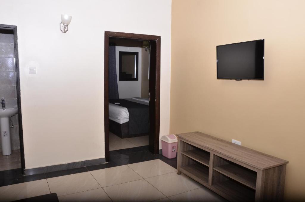 Residency Hotel Independence Layout Enugu image 2