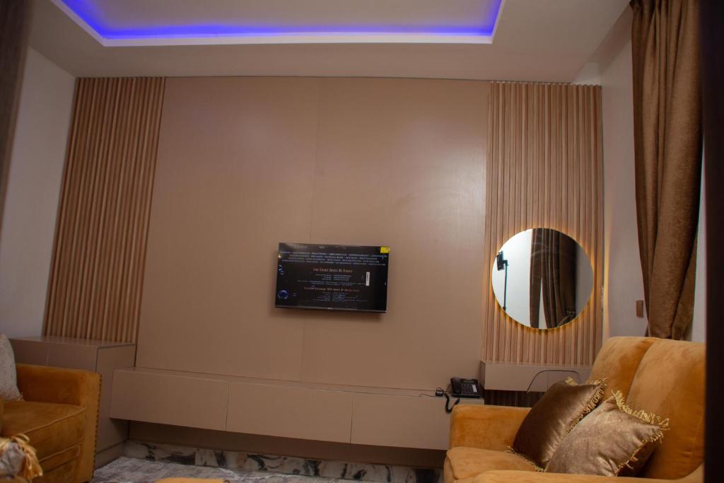 Lintoc Hotel and Suites image 3