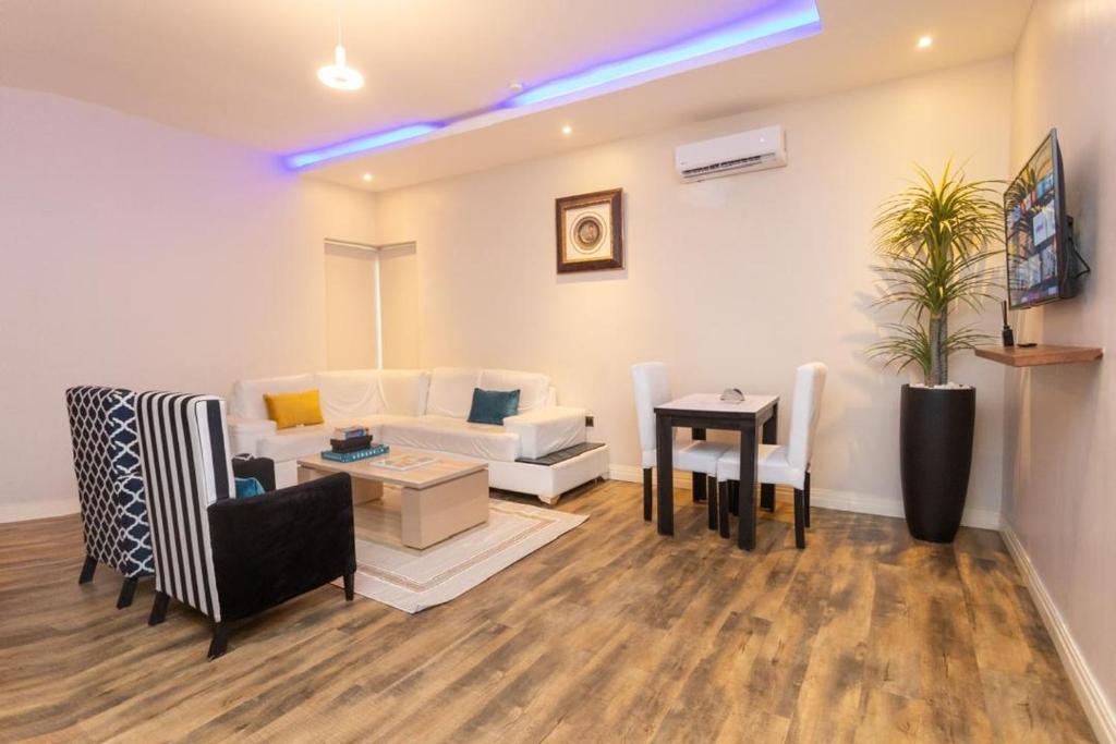 Riivana Leisure Traven image 3