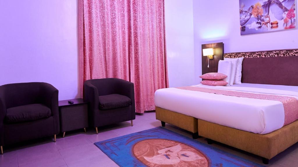 Crownedge Hotel image 5