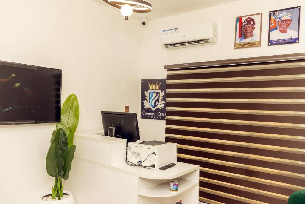 Crowned Crest Apartment image 2