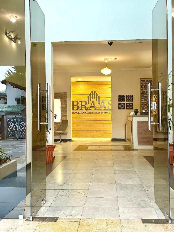 Black Rock Apartment and Suites