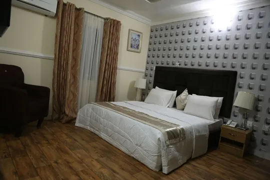 Nelseno Hotels image 5