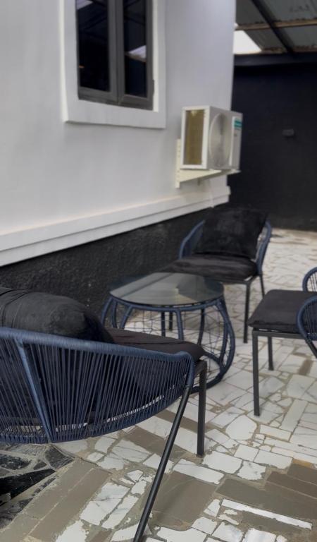 The White Residence image 5