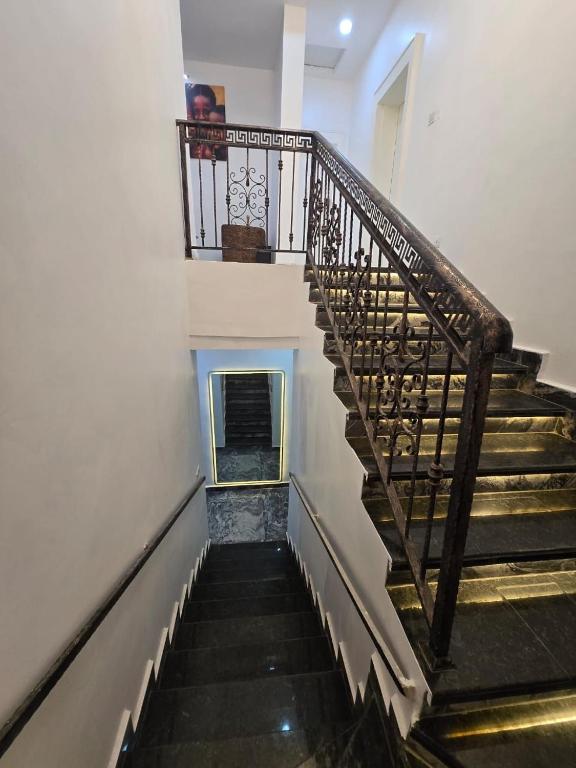 The White Residence image 3