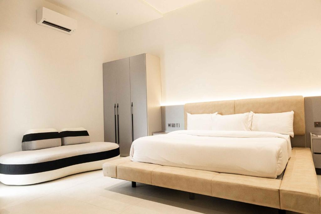 Andrians Luxury Apartment image 5