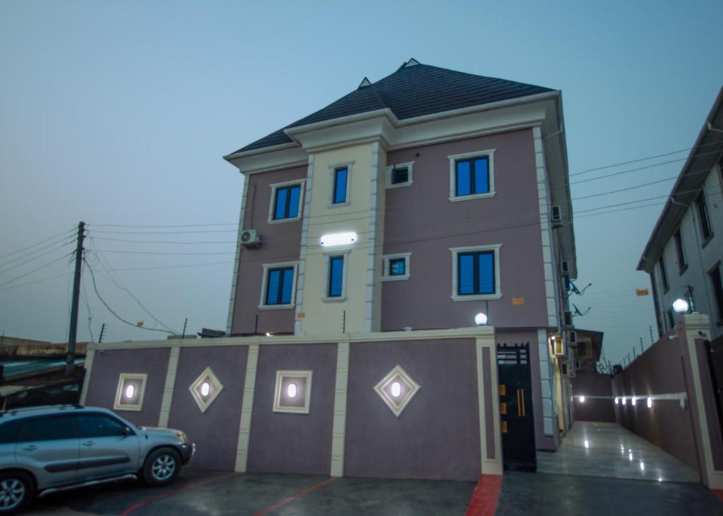 Immaculate Service Apartment