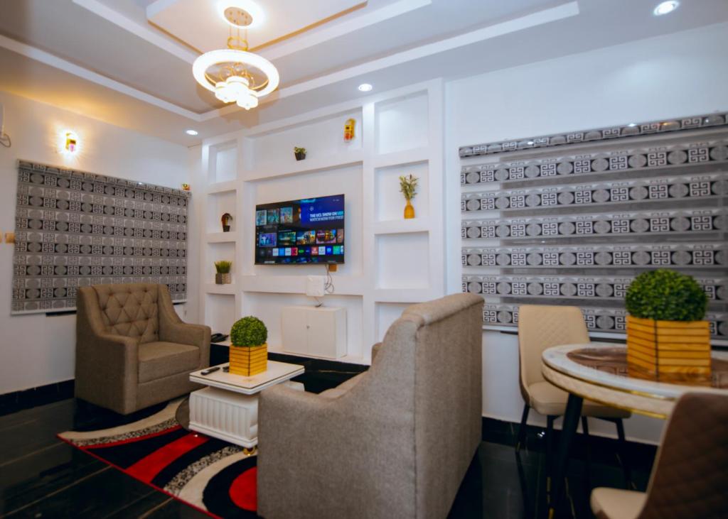 Immaculate Service Apartment image 5