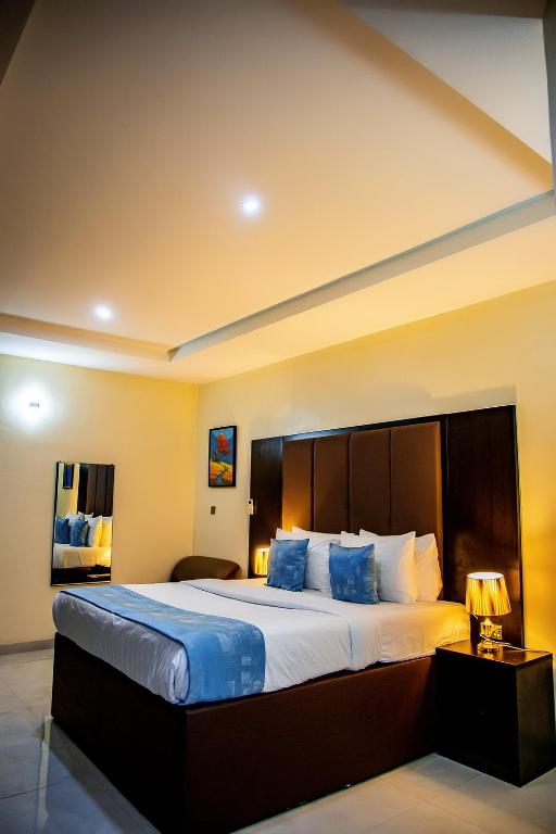 Ivotel Luxury Hotel image 3