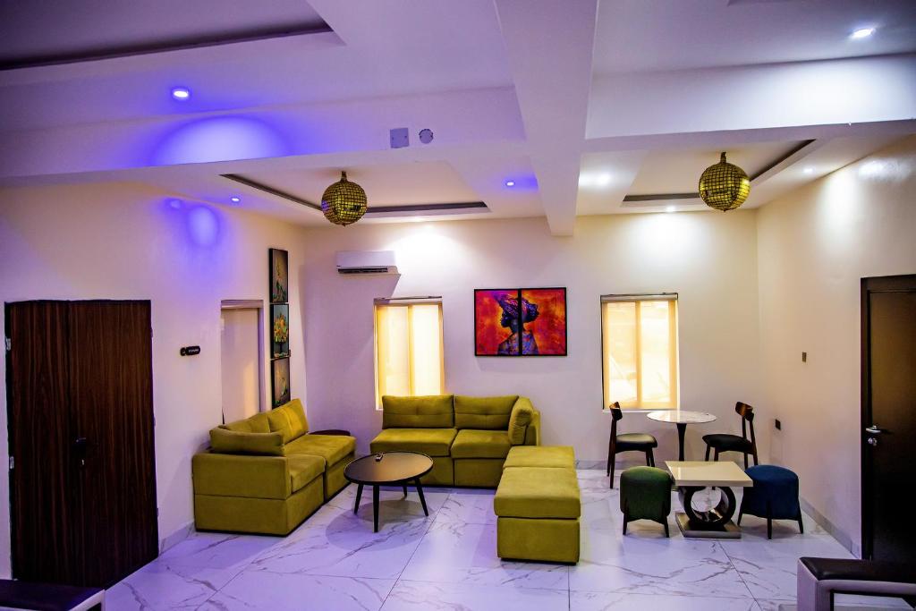 Ivotel Luxury Hotel image 4