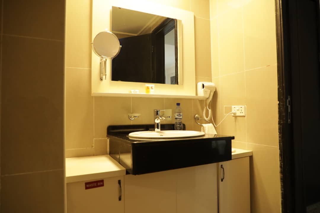 Conference Hotel and Suites image 4