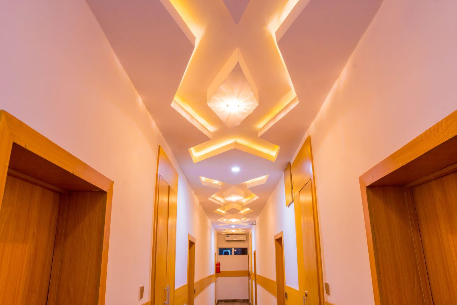 House 10 Hotel image 2