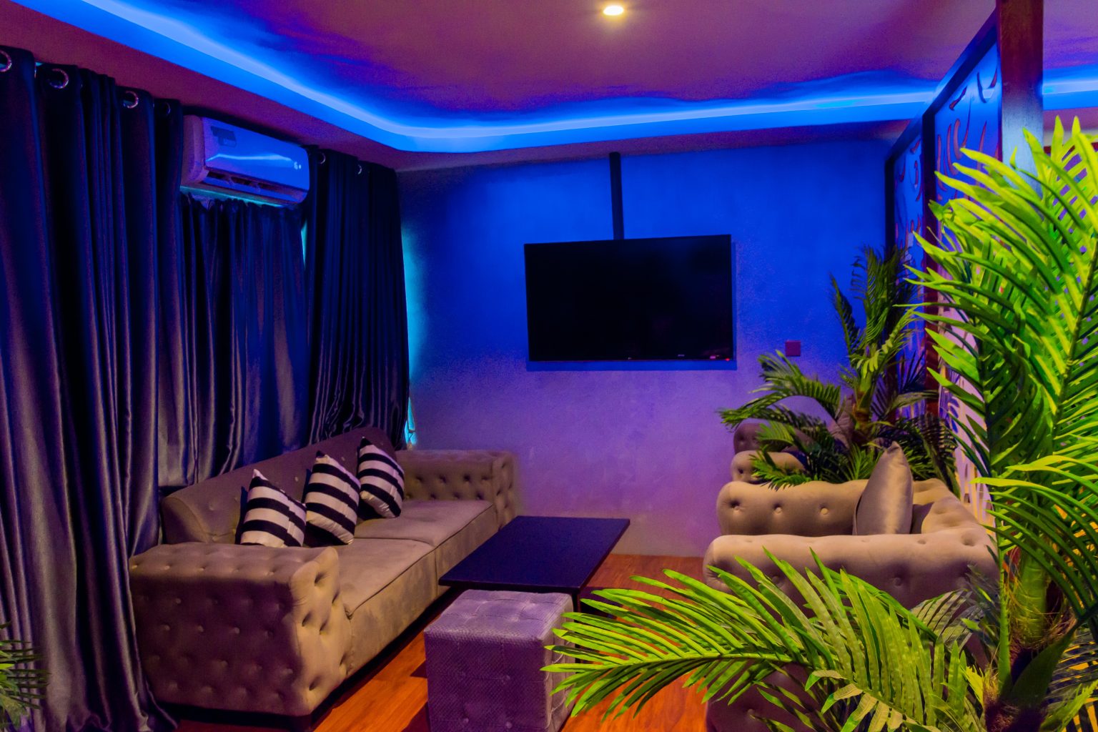 House 10 Hotel image 3