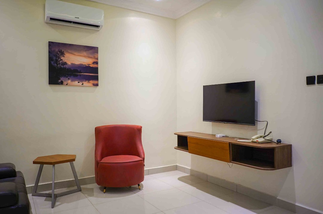 Dunmade Suites and Apartment image 2
