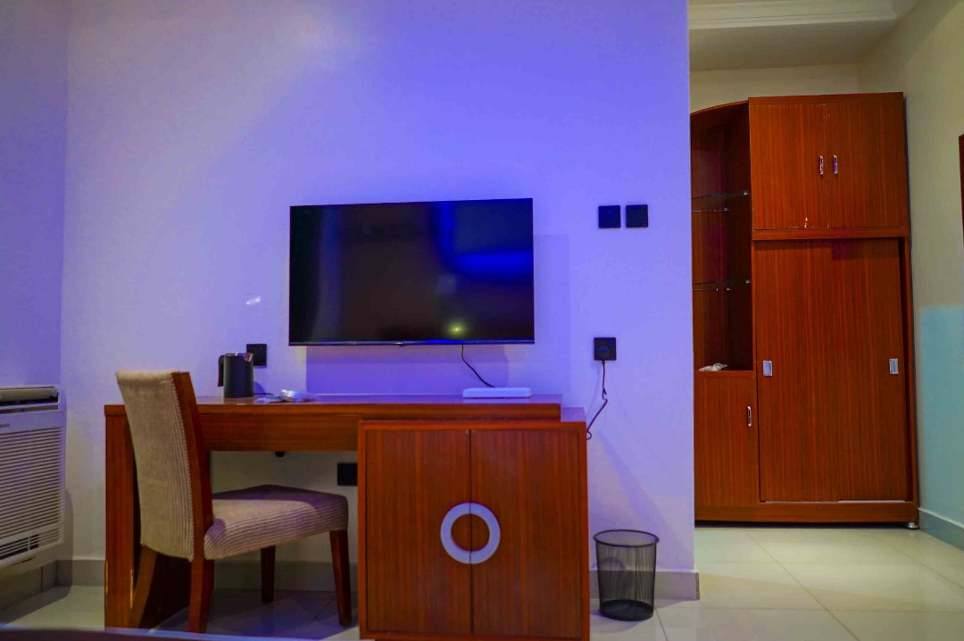 Dunmade Suites and Apartment image 5
