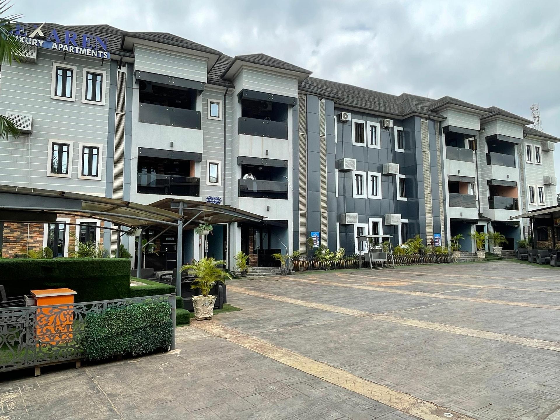 Lexaren Luxury Apartment image 5