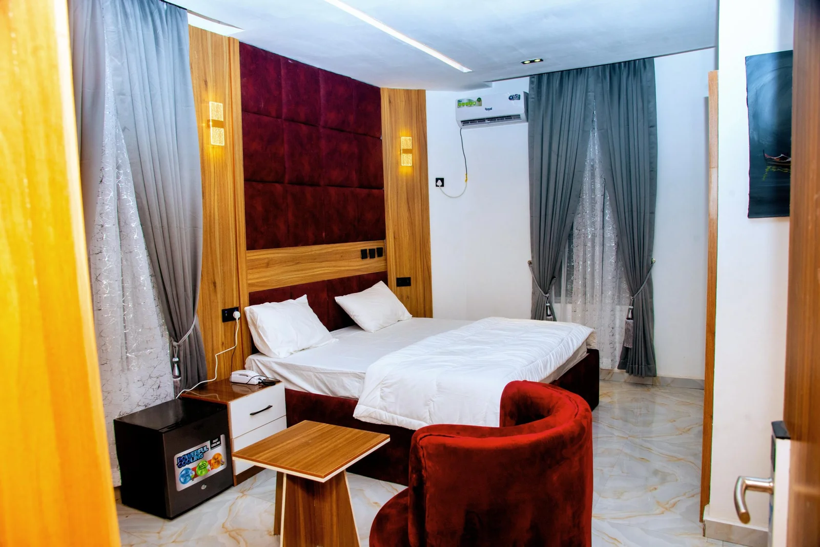 April 14 Hotel image 3