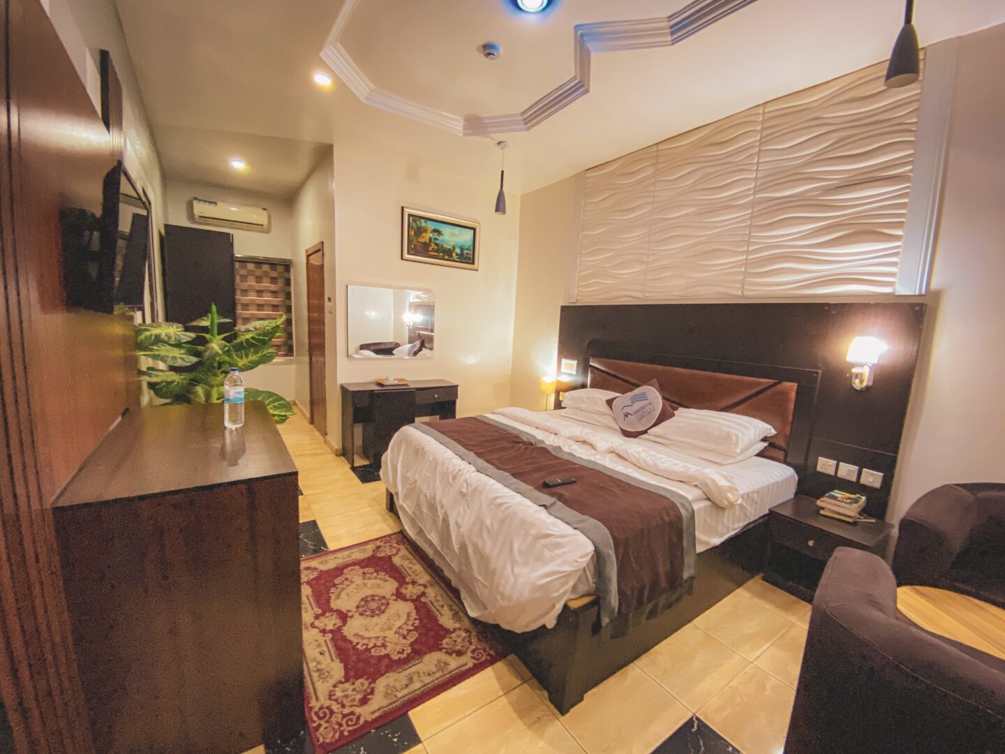 Mount Royal Centre Hotel and Suites image 4