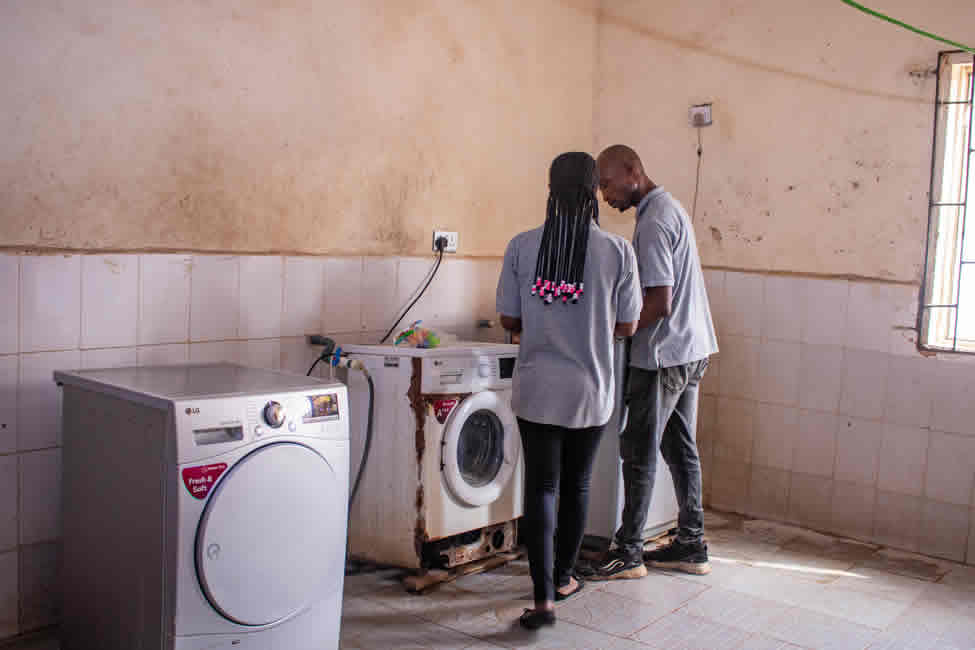 FingerPrint Hotel and Suite- Owo image 2