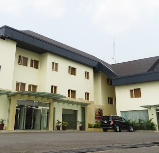 Monty Suites and Golf