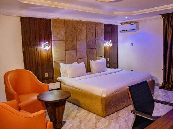 R and A City Hotel image 4