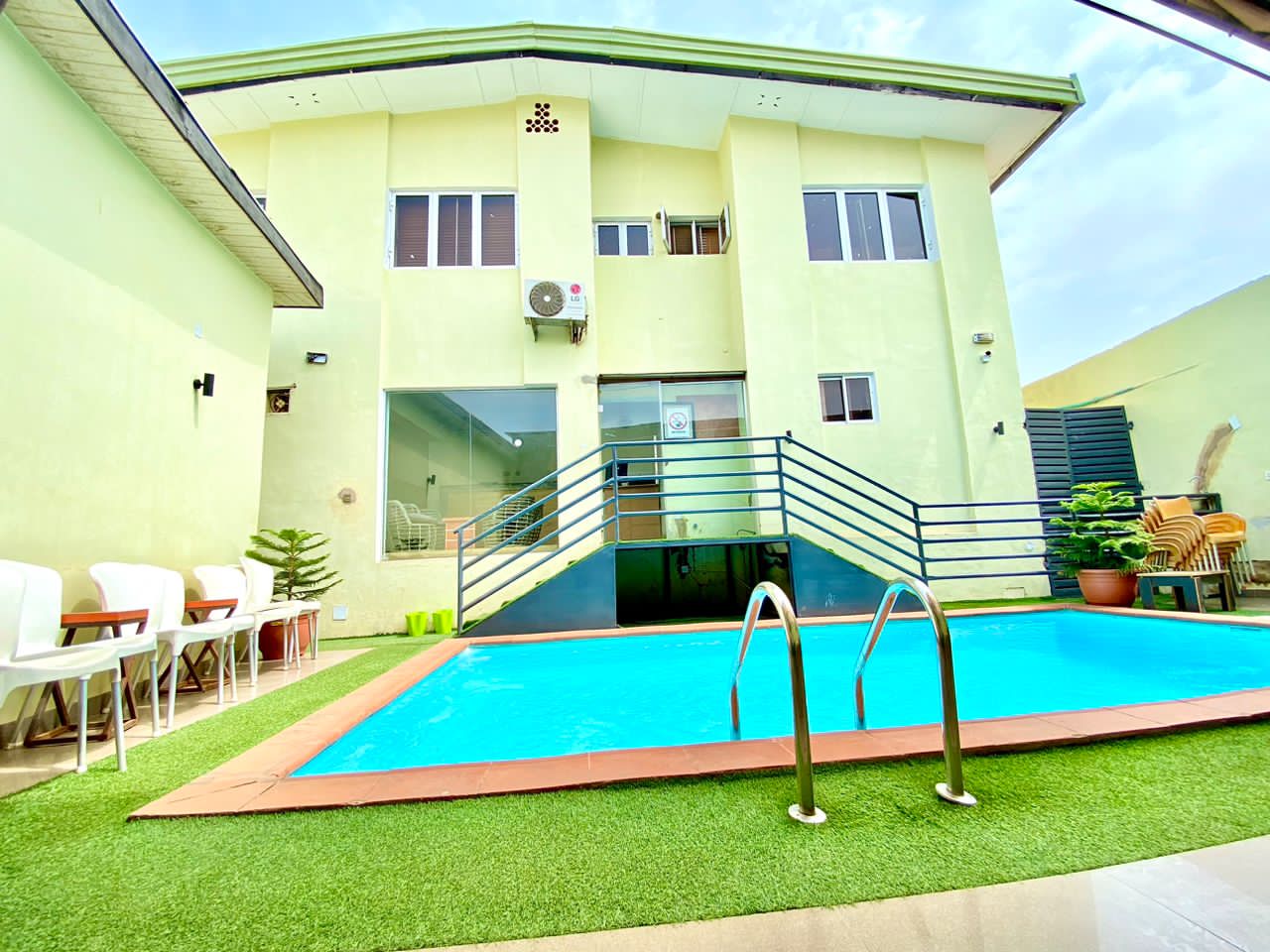 Plot 1 Suites