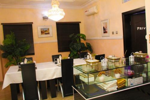 J Gibson Hotel image 2