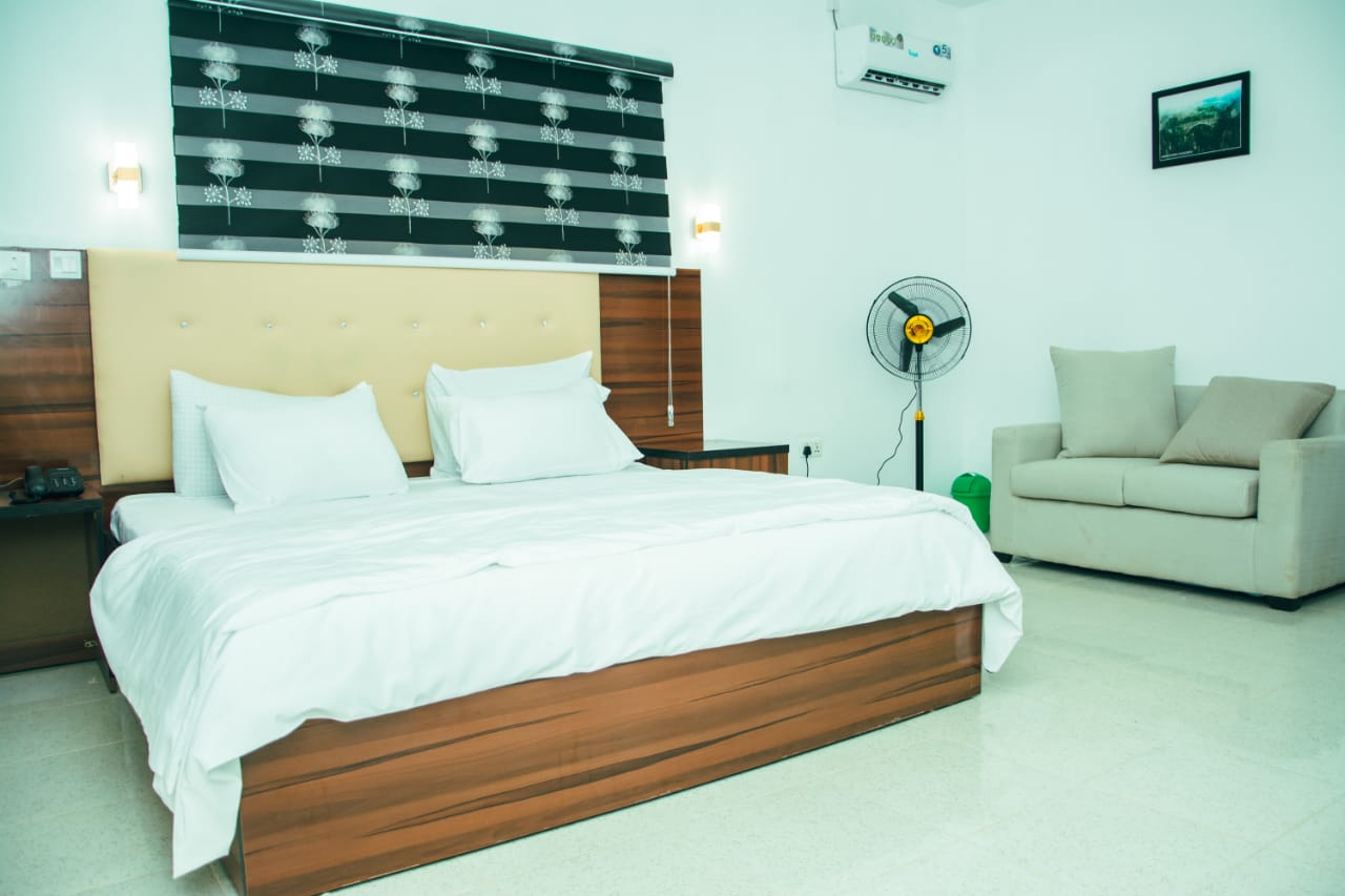 Phines Luxury Apartments image 4