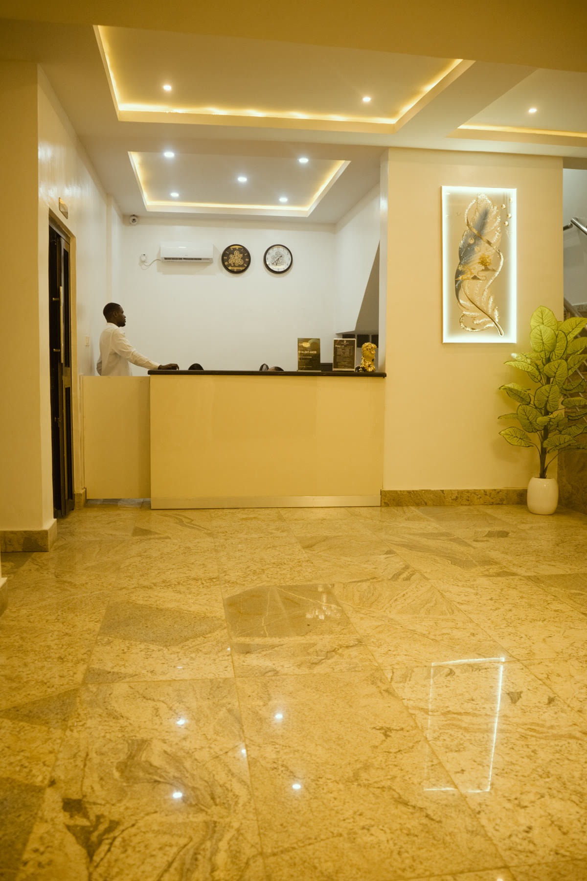 Rex and Rich Hotel and Suites image 3