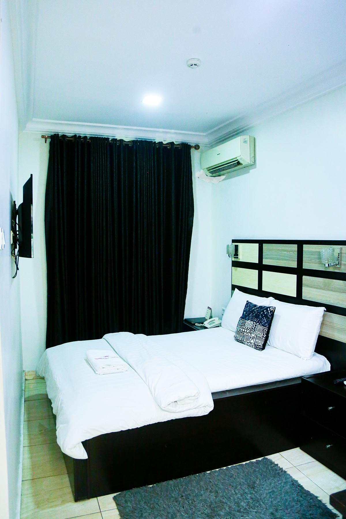 Somerset Suites image 4