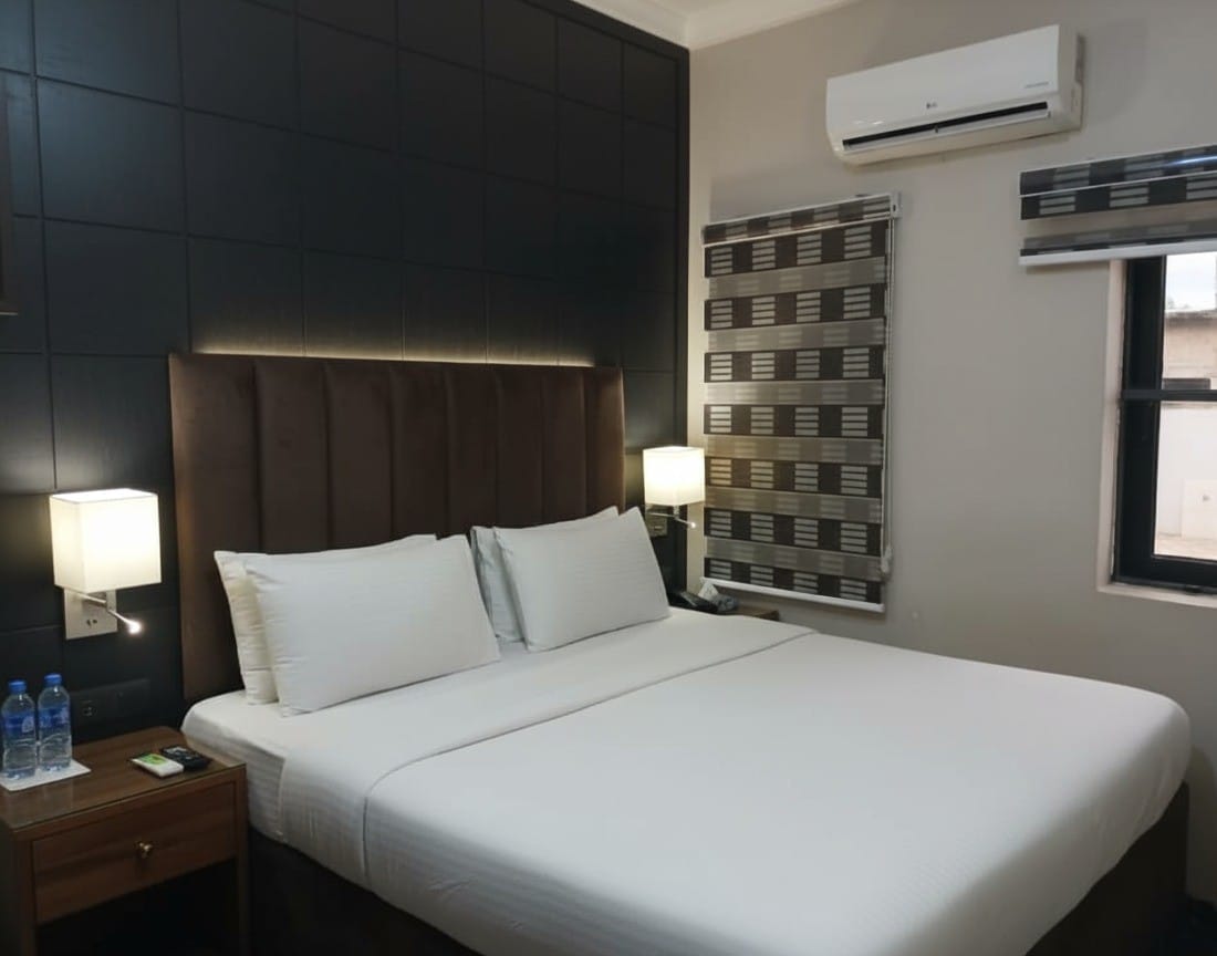 Vermillion Hotel and Suites