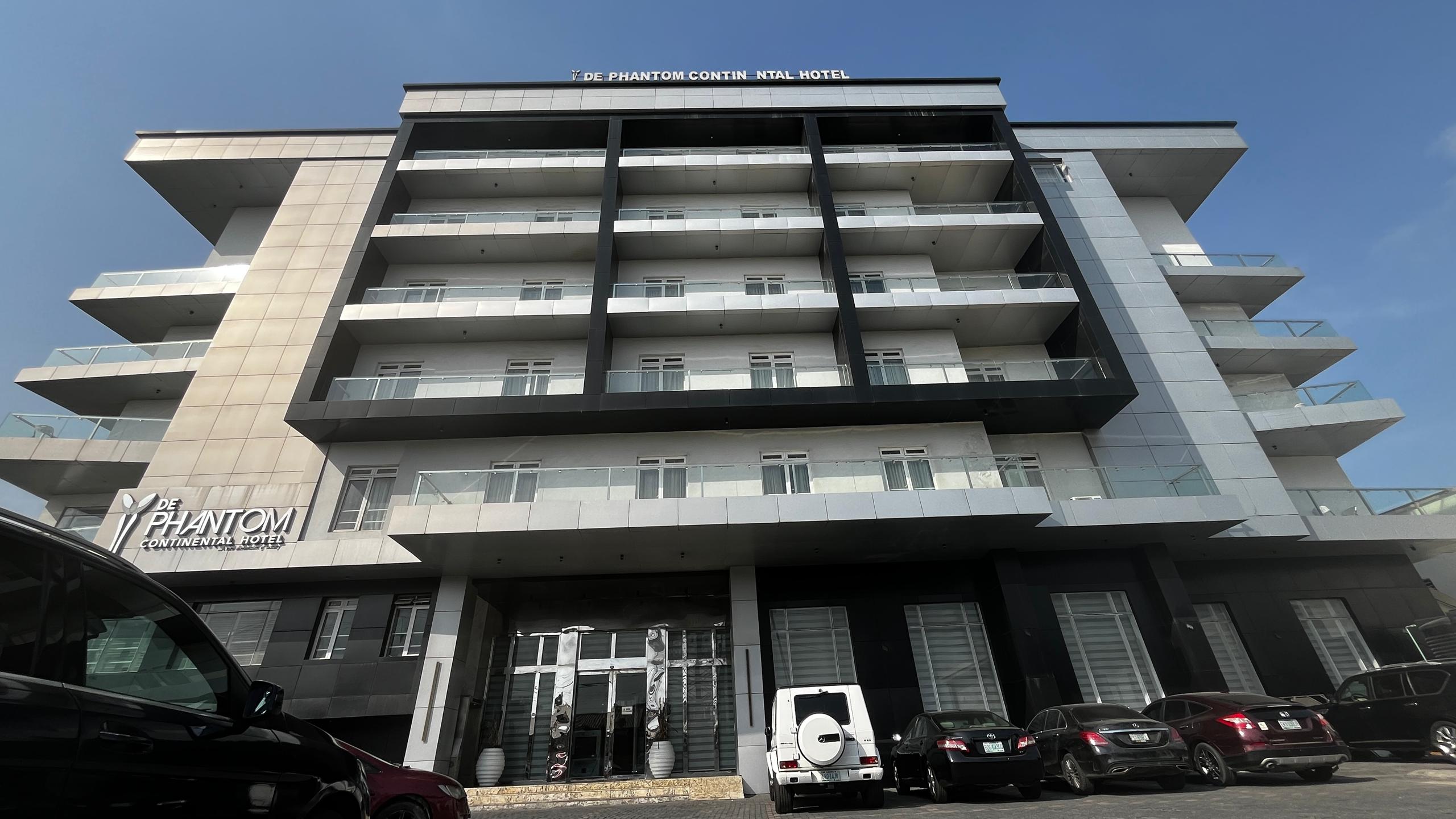 De Phantom Cotinental Hotel- Chevron