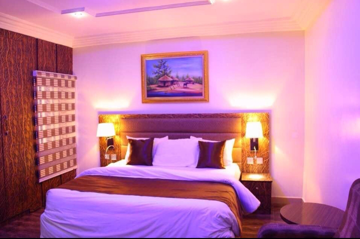 E Gold Luxury Hotel image 3