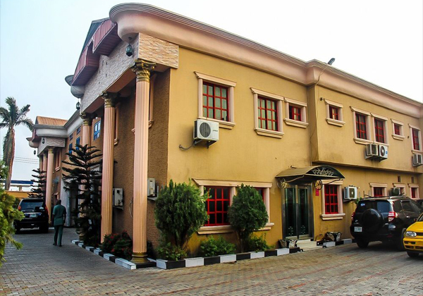 Hi Point Hotel and Suites