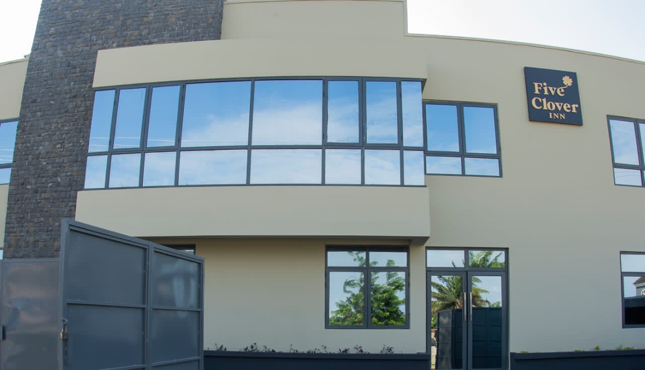 Five Clover Inn- Abijo GRA