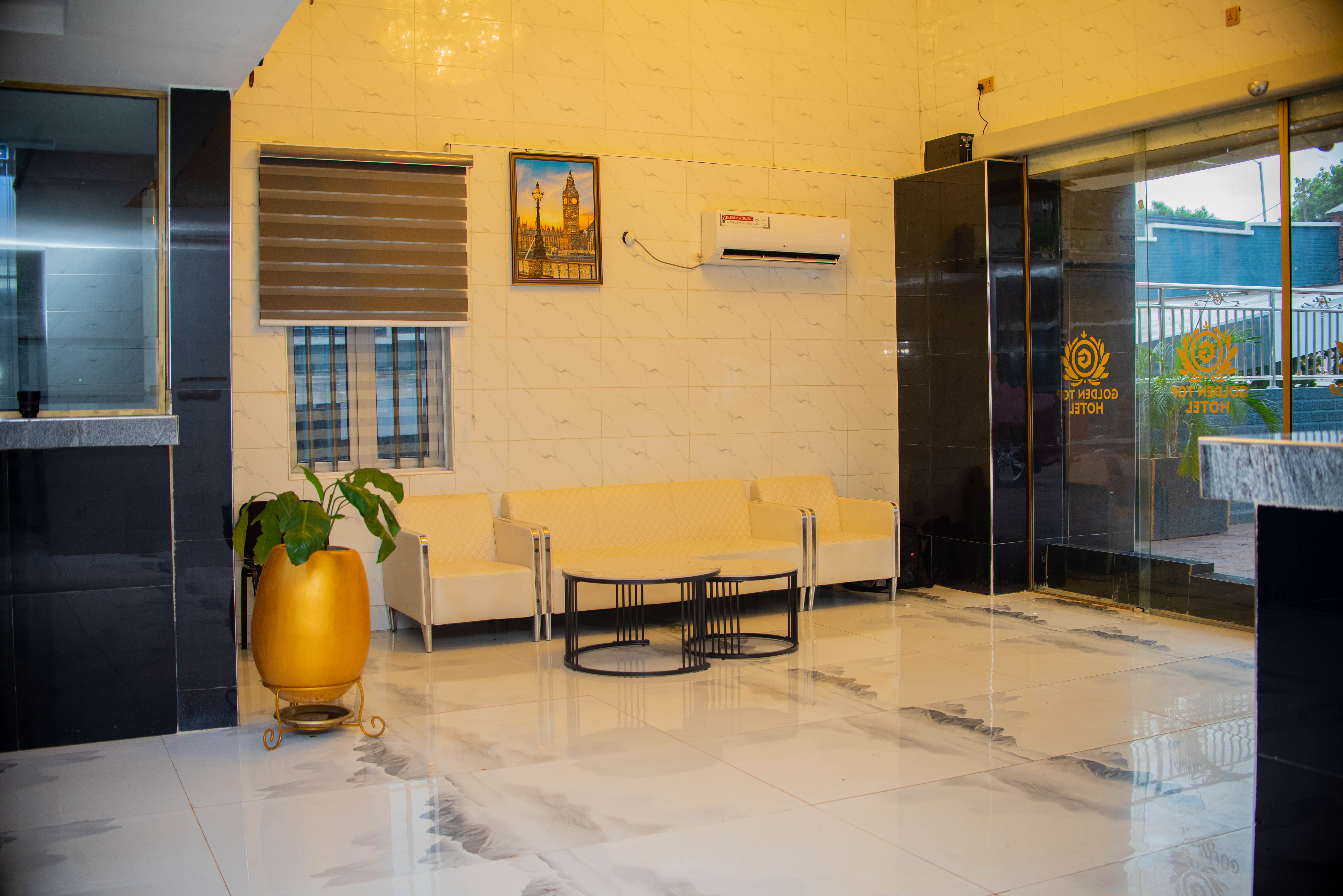 Golden Top Hotel image 2