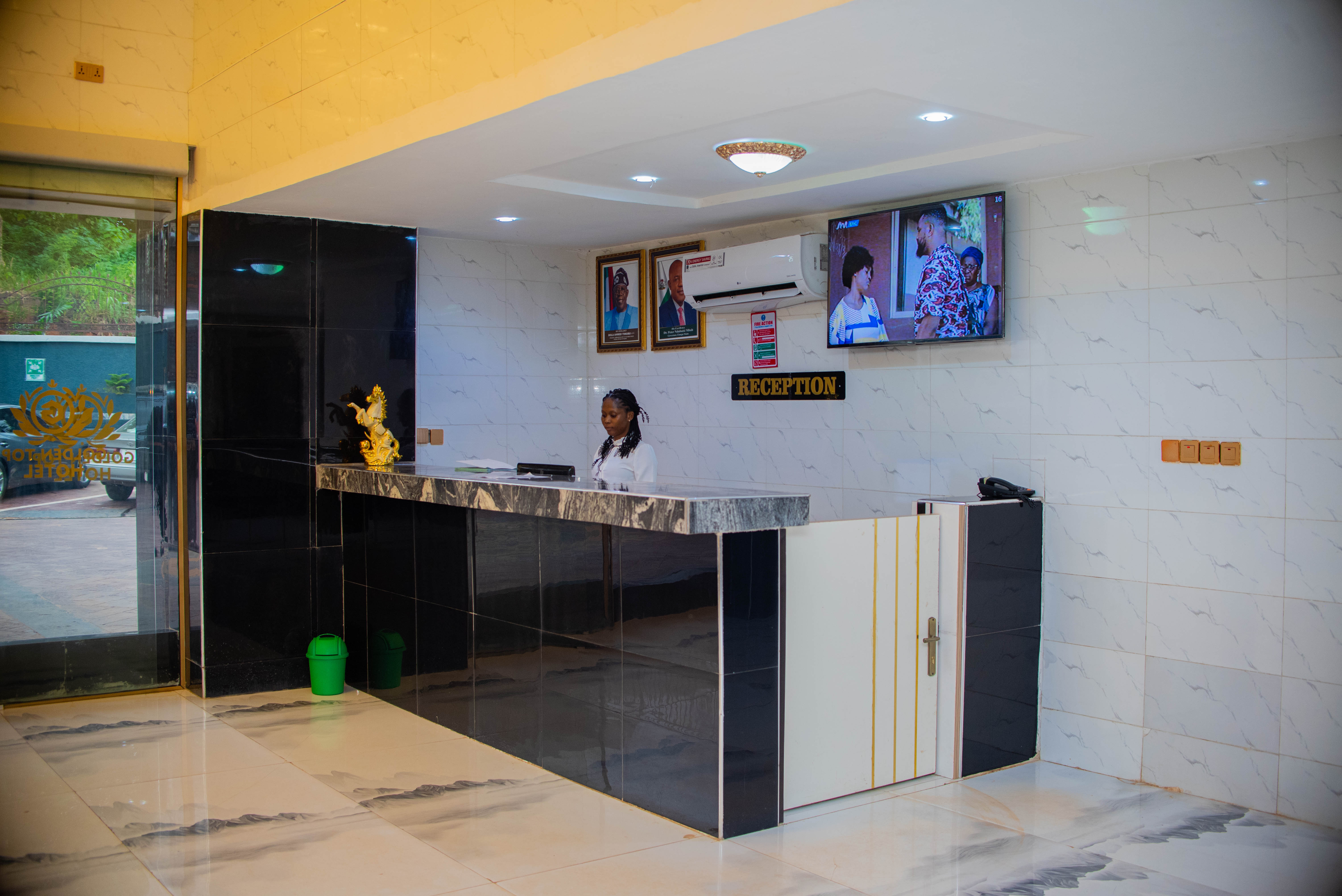 Golden Top Hotel image 4